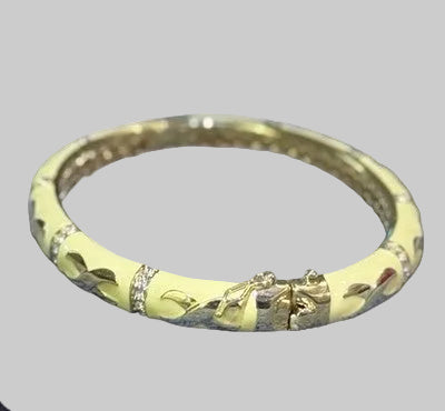 Brazalete de bisagra esmaltado y con pedrería chapado en oro de 18K Lauren G. Adams