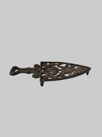 Decorative metal trivet 